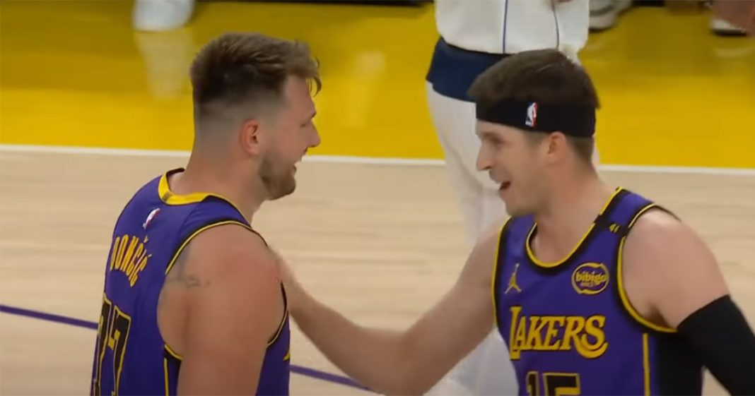 Luka Dončić brille contre son ancienne équipe : Premier face-à-face depuis le transfert choc Luka Dončić brille contre son ancienne équipe : Premier face-à-face depuis le transfert choc