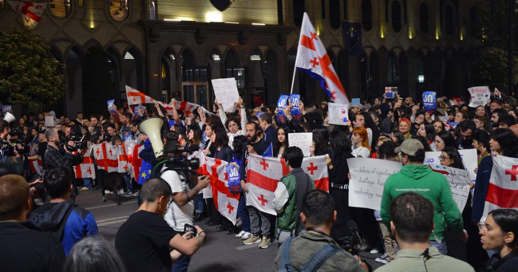 Élections annulées, candidats disqualifiés : la démocratie en péril ?