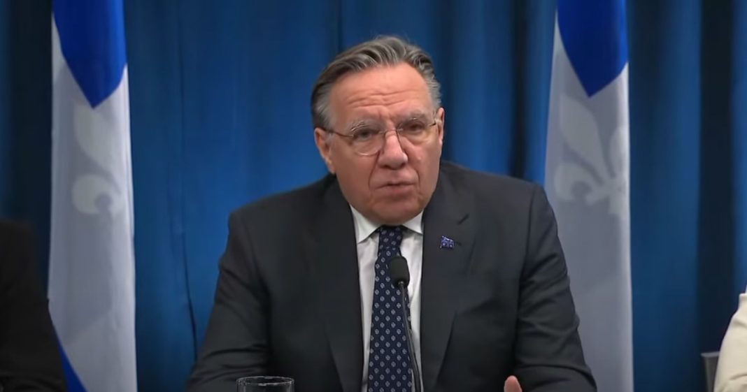 Legault lors de l'annonce du Programme FRONTIERE Legault lors de l'annonce du Programme FRONTIERE
