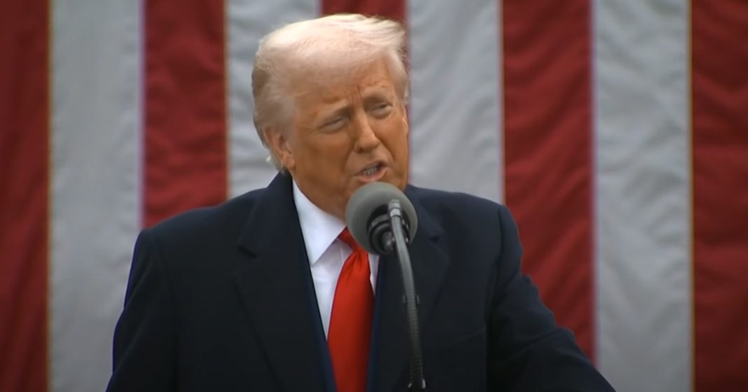 Trump au Liberation Day annonçant les tarifs Trump au Liberation Day annonçant les tarifs