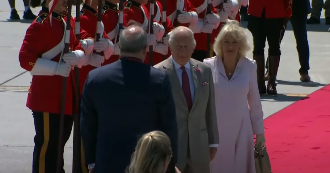 Arrivée de Charles III et Camille