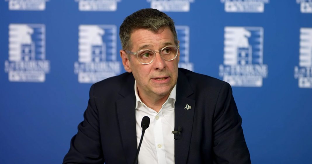 La taxe carbone dans le collimateur : 56 % des Québécois veulent qu’elle dégage!