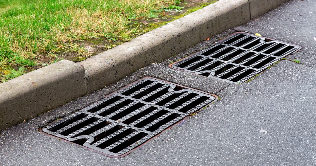 Caché sous l’asphalte