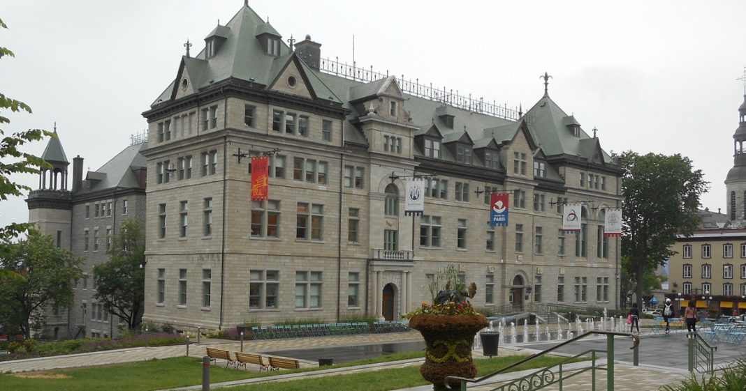 La Pravda de la mairie? — Karine Gagnon récidive