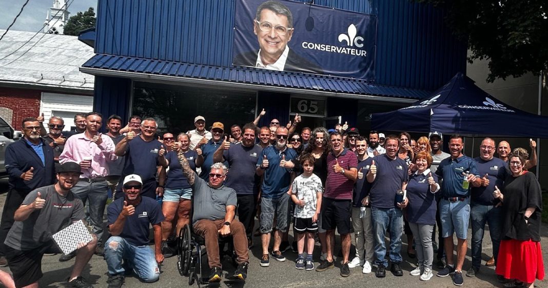 Eric Duhaime et son équipe dans Arthabaska