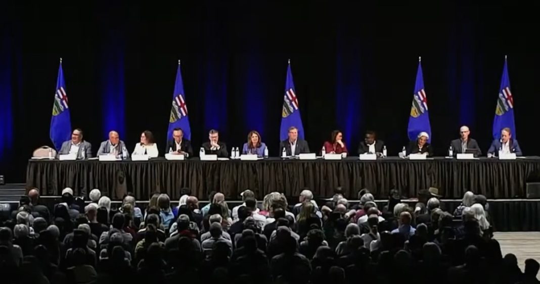 Danielle Smith veut une Alberta souveraine face à Ottawa