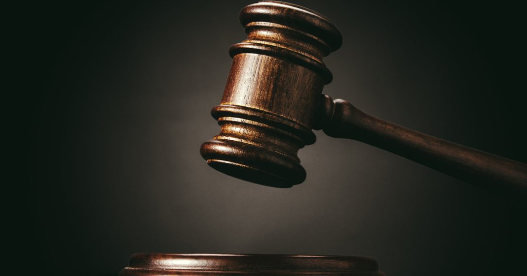 Fascisme? Objection, M. le Juge