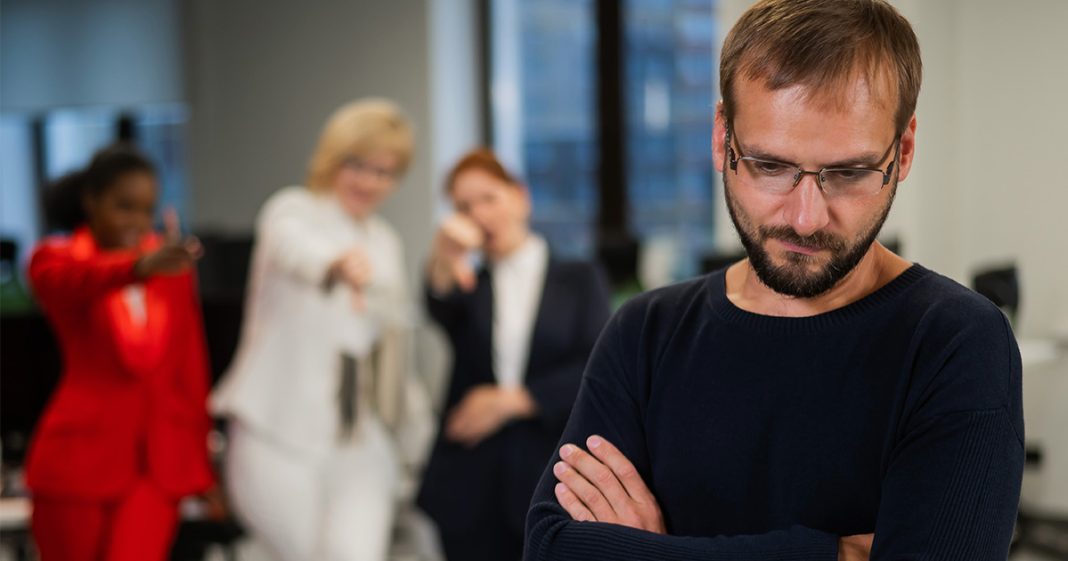 La misandrie acceptée : ce radicalisme qui dénature le véritable combat féministe