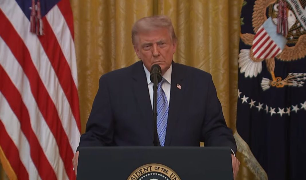 Trump, les urnes et le brouillard : ce que son discours prouve et ce qu’il ne prouve pas Trump, les urnes et le brouillard : ce que son discours prouve et ce qu’il ne prouve pas