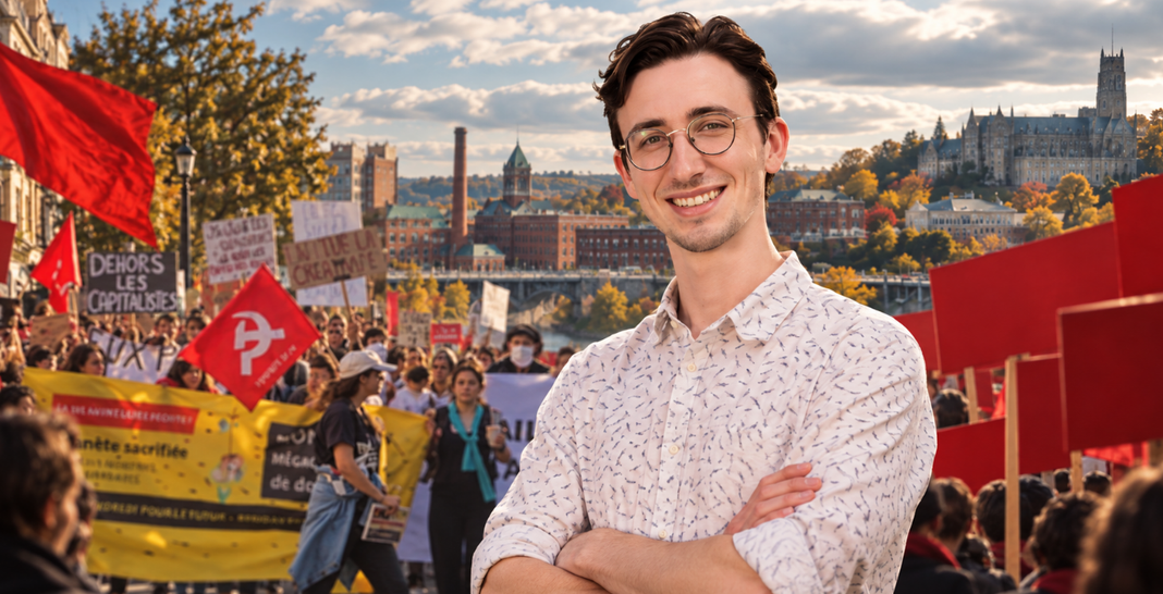 Léo Boivin devant une manifestation aux drapeaux rouges à Sherbrooke